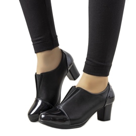 Chaussures noires sur le poste de Villareal