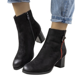 Bottes noires avec écorchures de Montano le noir