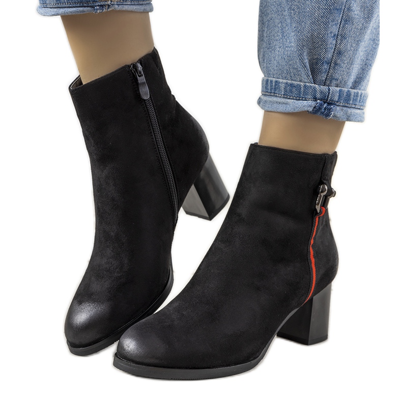 Bottes noires avec écorchures de Montano le noir