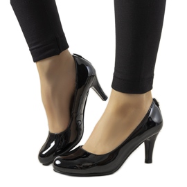 Escarpins en laque noire sur le pilier Zamora le noir Escarpins en laque noire sur le pilier Zamora le noir