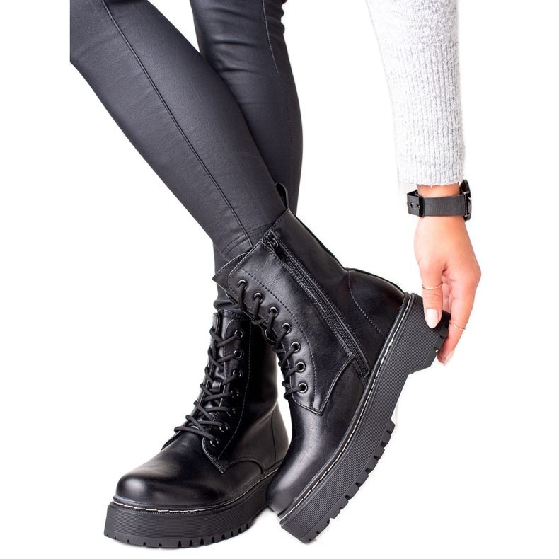 Evento Trappeurs noirs sur la plate-forme le noir Evento Trappeurs noirs sur la plate-forme le noir