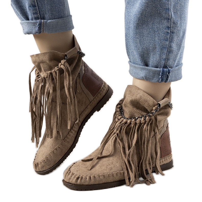 Bottes pour femmes beiges dans le style de boho Maral