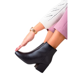 Renda Bottes décontractées sur un poste large noir