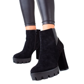 Janessa Bottes en daim élégantes sur la plate-forme noir