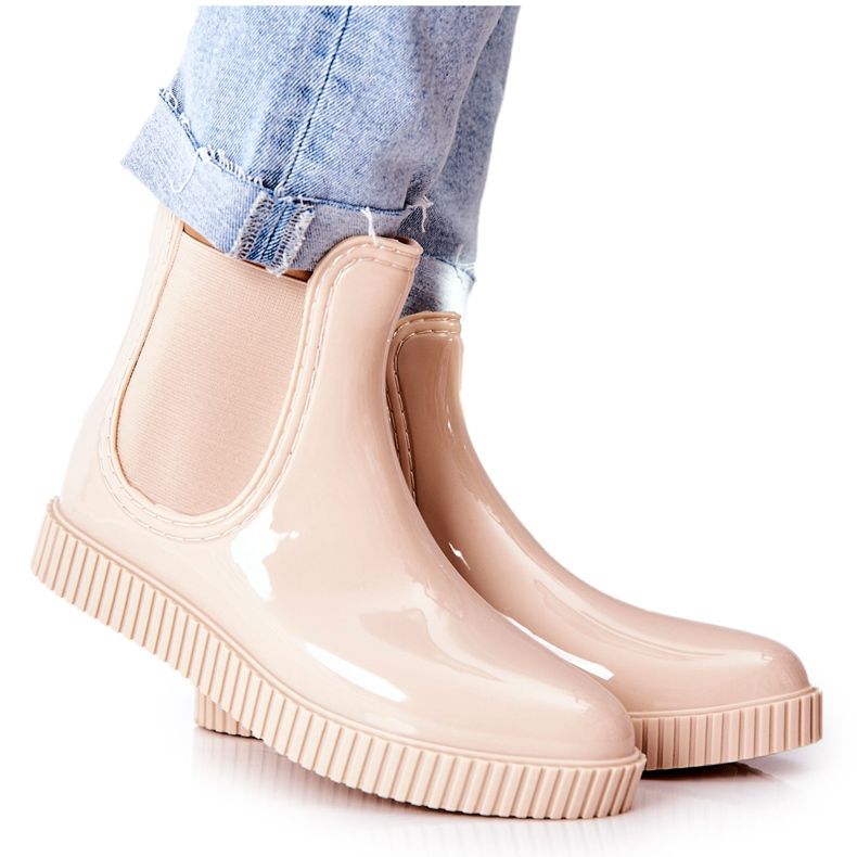 PS1 Bottes de pluie brillantes sur une plate-forme de cascade beige PS1 Bottes de pluie brillantes sur une plate-forme de cascade beige