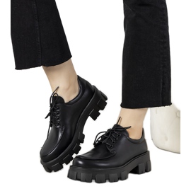 Chaussures noires sur semelle épaisse Lamare