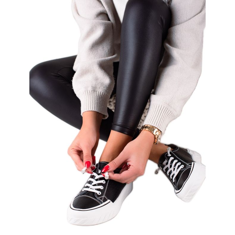 Vinceza Baskets en cuir ajouré le noir