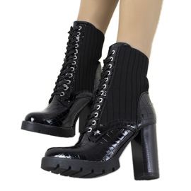 Bottines vernies noires sur le poteau Mavise