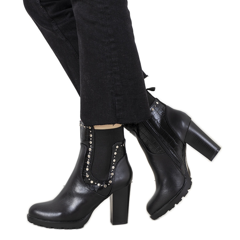Boots noires à clous flamands le noir