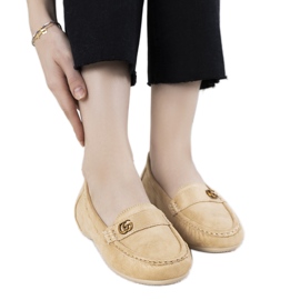 Mocassins beiges sur un coin Linette caché