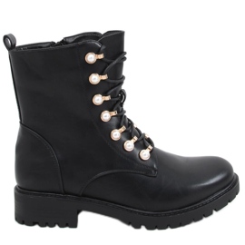 Ouvriers avec des perles noires brillantes