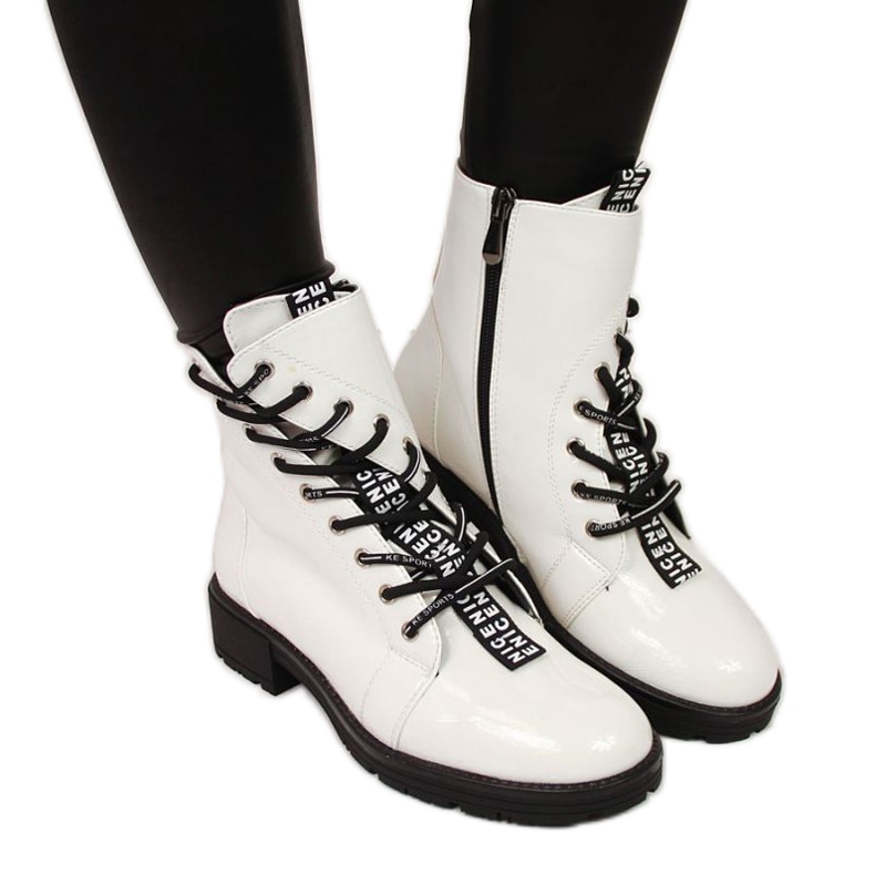 Bottines asymétriques laquées blanches Vinceza W JAN32B
