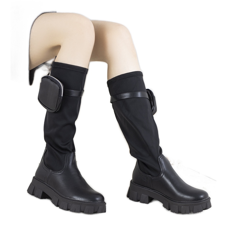 Bottes noires avec un sachet Joly le noir