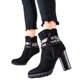 TRENDI Bottes noires à rayures décoratives