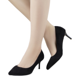 Escarpins noirs sur talon aiguille Bouvier