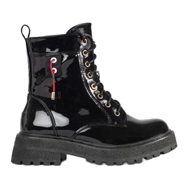 Bottines lacées laquées noir