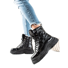 Bottes noires sur la plateforme VINCEZA