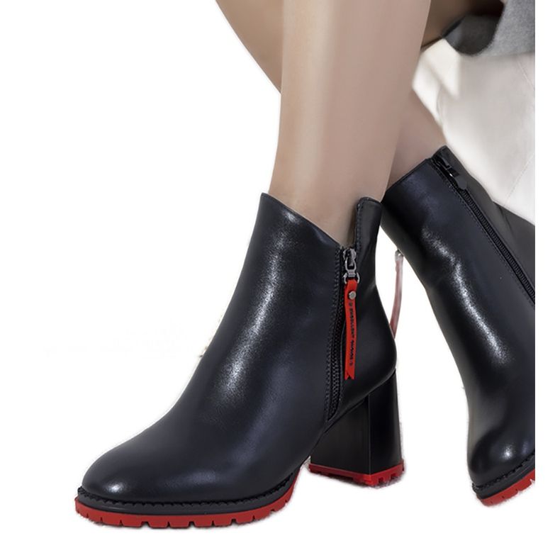 Bottes isolées noires de Coster le noir