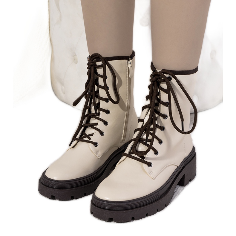 Boots isolées beiges sur semelle épaisse Dena