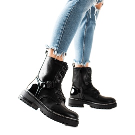 TRENDI Travailleurs noirs avec une boucle