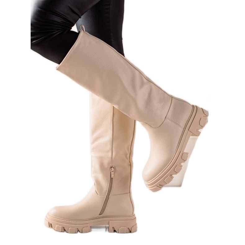 TRENDI Bottes avec cuir écologique sur la plate-forme beige TRENDI Bottes avec cuir écologique sur la plate-forme beige
