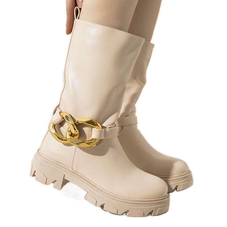 Bottes isolées beiges avec chaîne Harrison