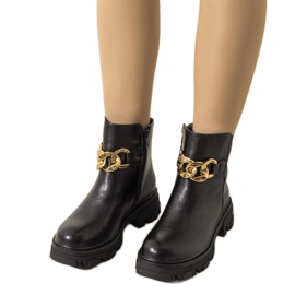 Bottines matelassées noires avec une chaîne de Kathlyn