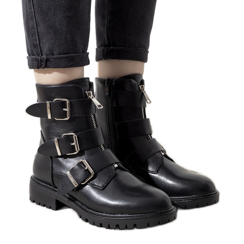 Bottes matelassées noires avec une fermeture éclair décorative le noir