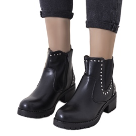 Bottes isolées Clower noires avec clous le noir