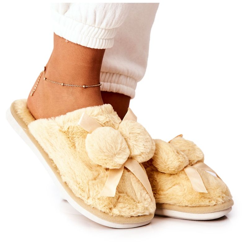 Chaussons Jaunes Pamppy Fourrure Avec Pompons beige écru