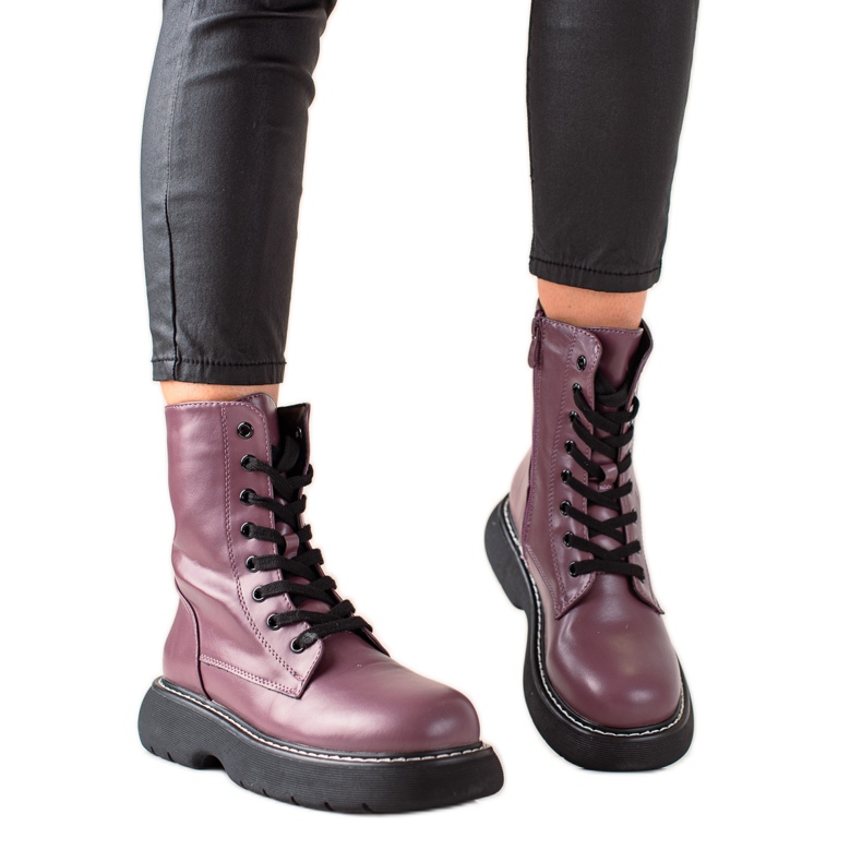 TRENDI Travailleurs violets sur la plate-forme TRENDI Travailleurs violets sur la plate-forme