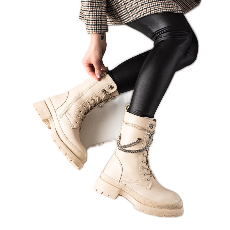 Bona Travailleurs chauds avec une chaîne beige Bona Travailleurs chauds avec une chaîne beige