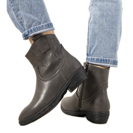 Bottes de cowboy isolées grises Belda