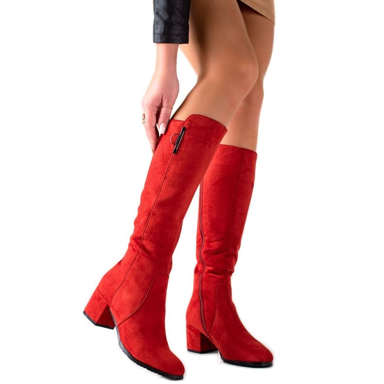 Groto Gogo Bottes rouges sur un poste bas Groto Gogo Bottes rouges sur un poste bas