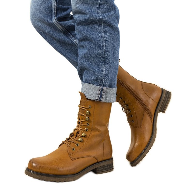 Bottes de chameau isolées Muro brun