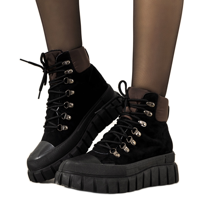 Chaussures pour femmes noires, isolées et à lacets de Calabresi brun