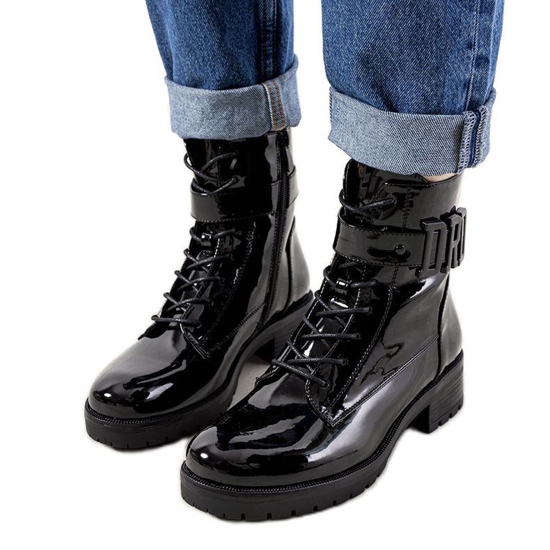 Bottines isolées Puga vernies noires le noir