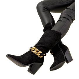 Bottes de cowboy noires sur le poste Effie le noir