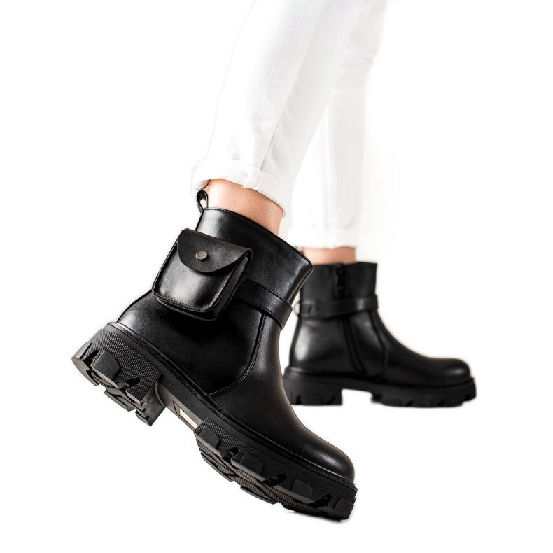 TRENDI Bottes basses avec une poche le noir