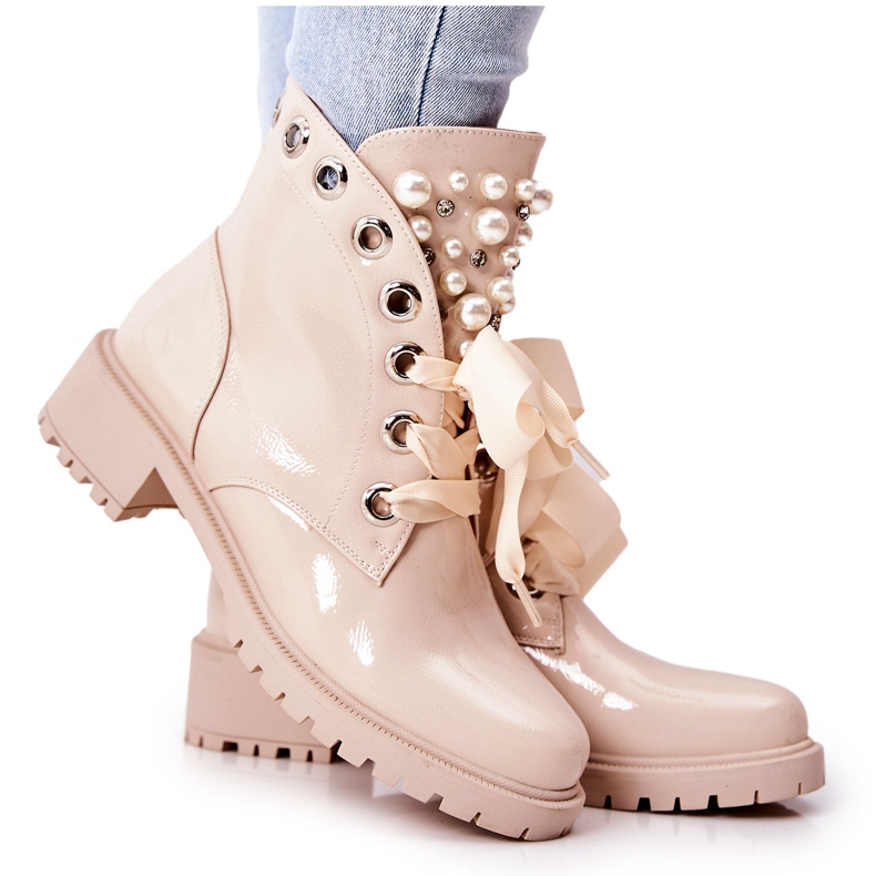 PL4 Ouvriers Chauds Laqués Avec Des Perles Beiges