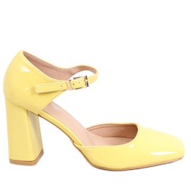 Escarpins exposés sur le poste Frida Yellow jaune
