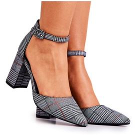 PS1 Escarpins sur un poteau à carreaux noir et blanc Harye