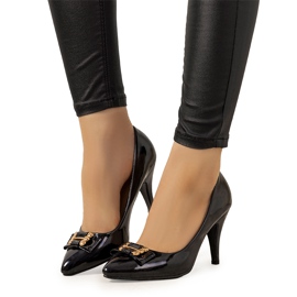 Escarpins beiges sur un talon aiguille Precious noir