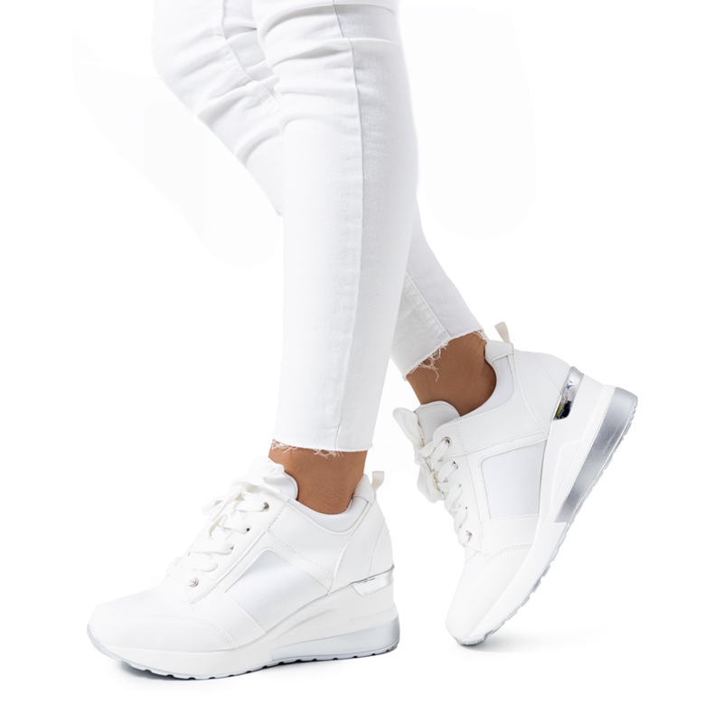 Baskets blanches sur le coin Lockett argent