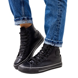 Baskets montantes noires isolées Lade