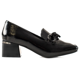 La.Fi Chaussures basses laquées sur le poteau noir