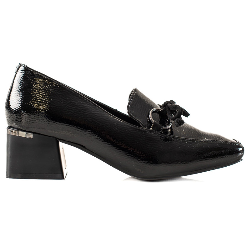 La.Fi Chaussures basses laquées sur le poteau le noir