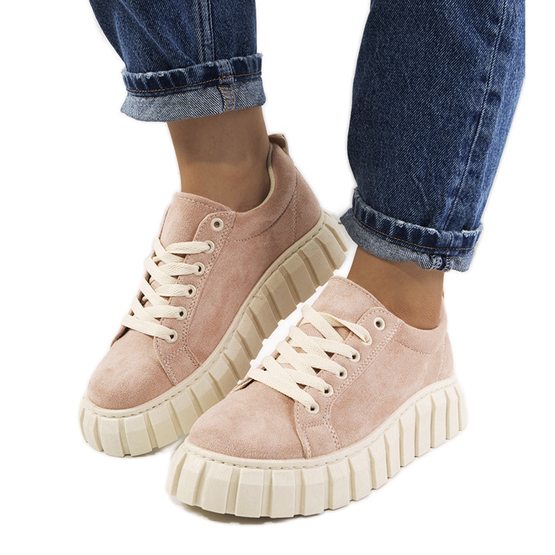 Baskets roses sur la plateforme Mirabel