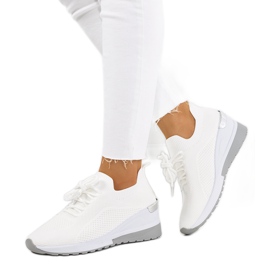 Baskets blanches sur le compensé Sabelia