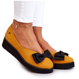 Ballerines en suède sur la plateforme Maciejka 05062-07 Jaune noir
